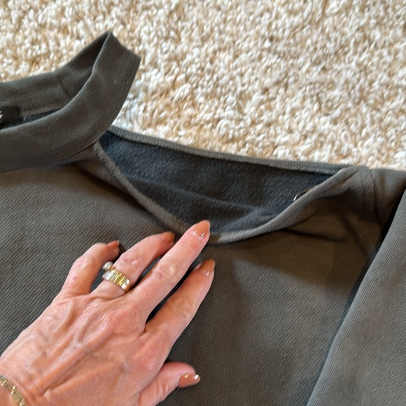 Rails cut shoulder dark green sweatshirt - Picture 3 of 6